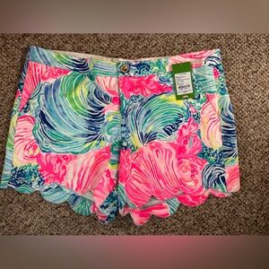 NWT. Size 14 Lilly Pulitzer Beach Please print! Scalloped edges and has pockets.